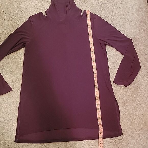Ciara Sun Woo dk purple color cold shoulder tunic - Picture 5 of 8